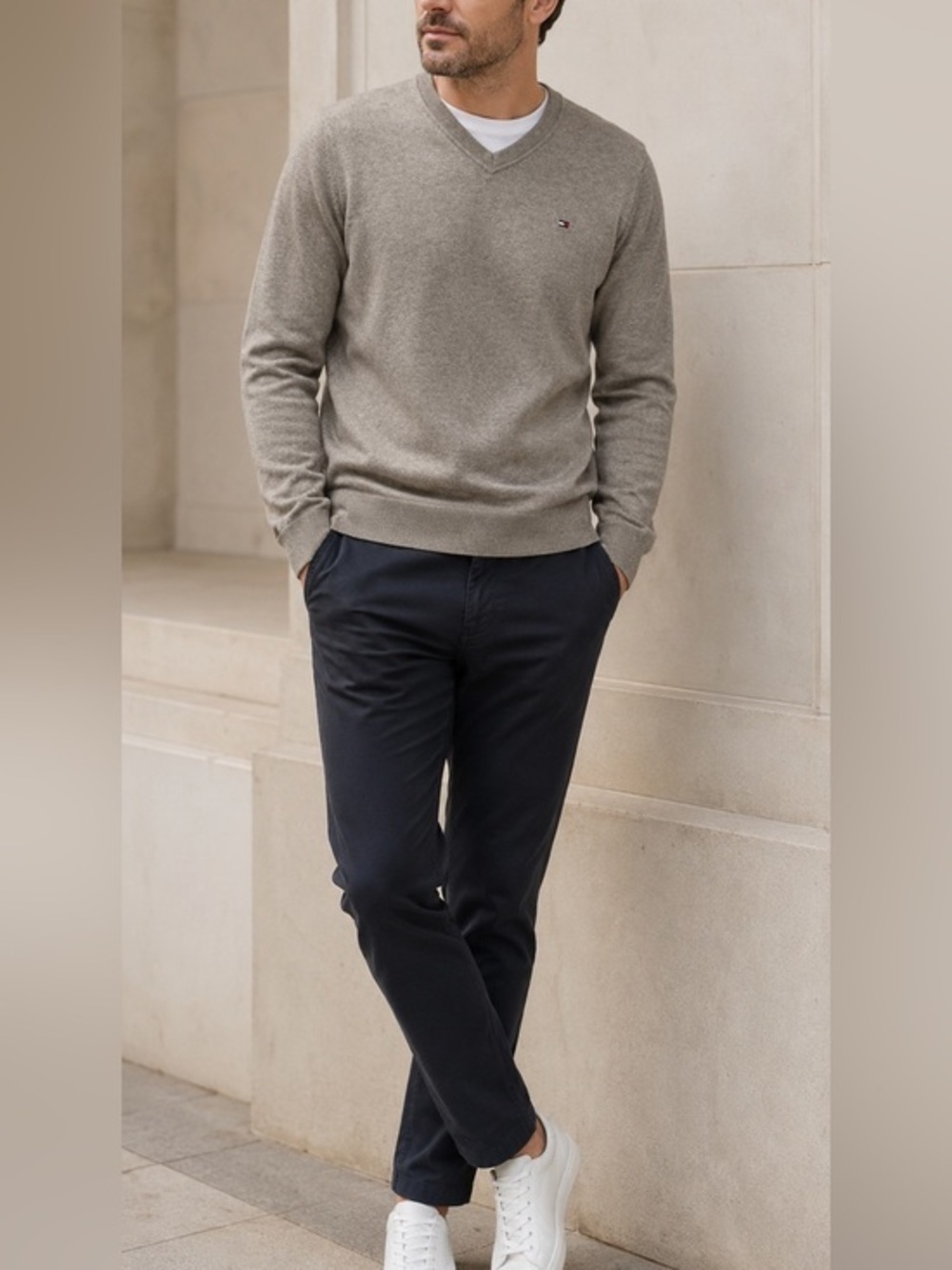Tommy Hilfiger Mens V-neck Heather Grey Pullover Knit Sweater Size Medium